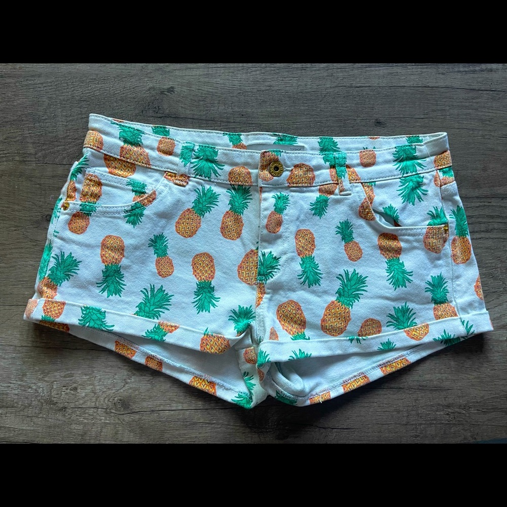 Moto | Topshop Pineapple white denim shorts | size 10